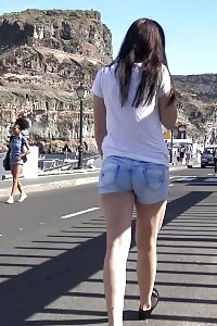 Beautiful Brunette Babe Pissing Behind Parked Cars