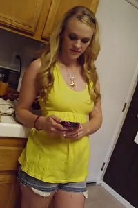 Blonde Princess Heidi Goes Down To Munch A Fat Knob And Later Got Her Manicured Snatch Wet