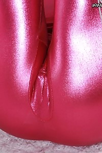 Marie Showcases Her Impressive Body As She Unzips Her Latex Pink Costume
