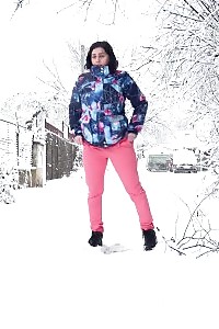 Impressive European Bitch Squats To Piss In The Snow