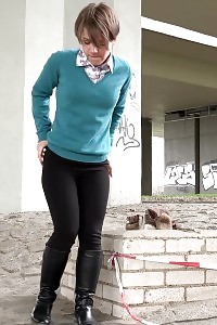 Intriguing Dame In High Heels Pisses Outside In The City