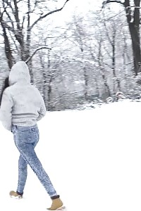 Brilliant Bitch Esperansa Pissing In The Snow Outside