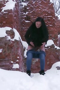 Lady Beautiful Dasha Takes A Leak Desperation