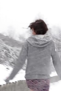 Inviting Babe Melts Snow As She Pisses Outside