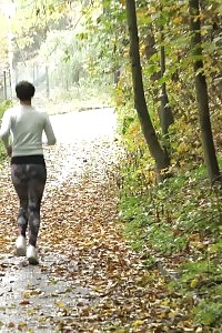 Dazzling Dark Haired Girl Pisses While On A Jog