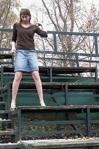 Naughty Black-haired Sprays Her Pee Outside