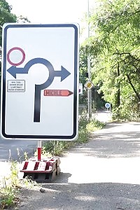 Magnificent Black-haired Pisses Outside On A Main Road