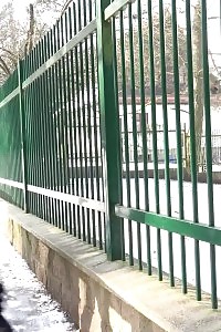 Captivating Black Haired Chick Pisses On The Snow