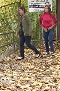 Keen Babes In Jeans Both Need To Piss Outside